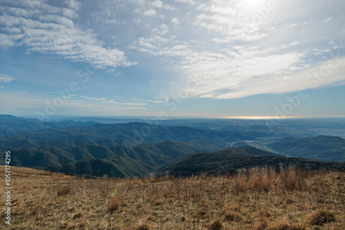 Foto vista panoramica dalla cima del Monte Matajur guardando verso il vasto territori
