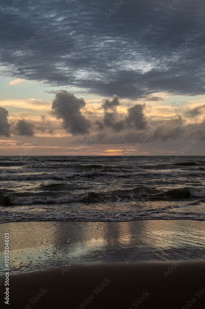 Obraz premium Tyrrhenian Sea. Autumnal sunset