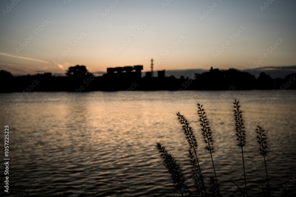 川沿いの夕景 埼玉県川口市(対岸は東京都北区赤羽)