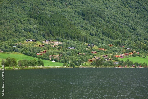 Fotografie Cabins by Eidsvatnet lake in Norway
