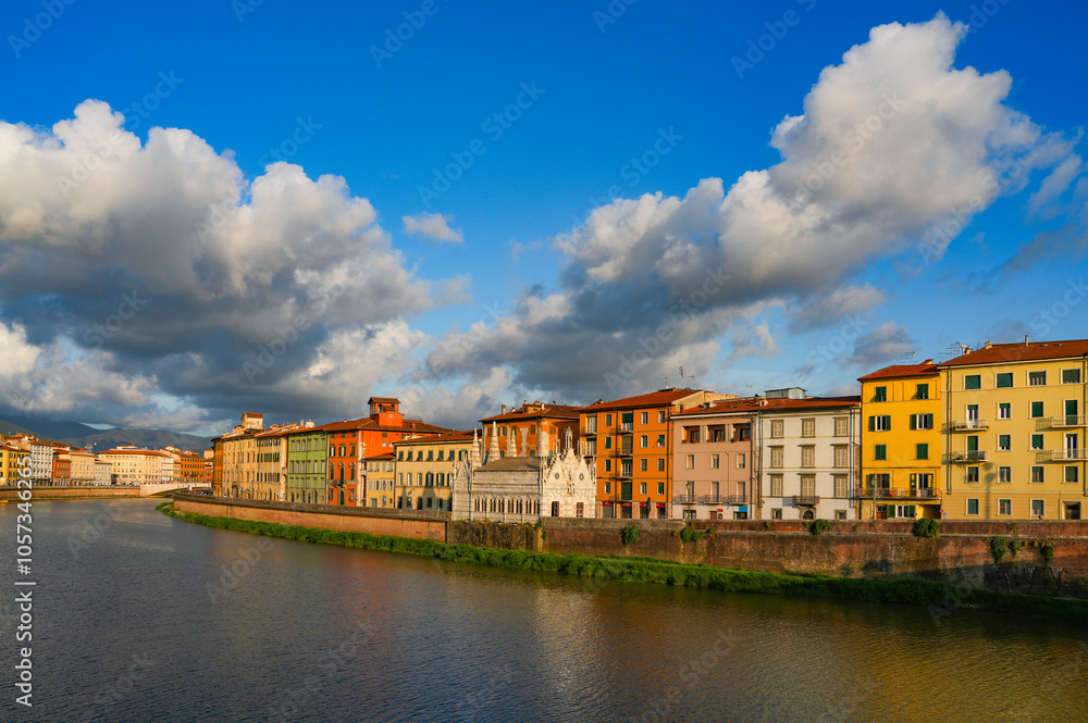 Obraz premium Summer sunset landscape of Pisa old city and the embankment of Arno river, Italy, Europe