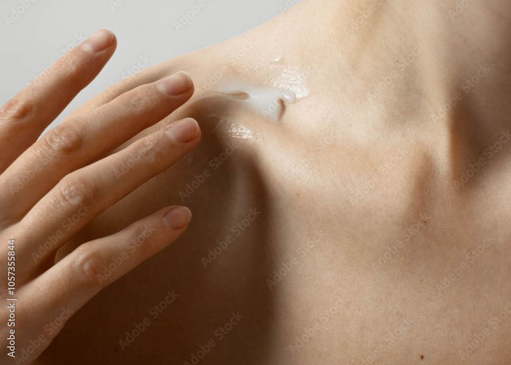 Fototapeta premium Applying moisturizer to nourish the skin.