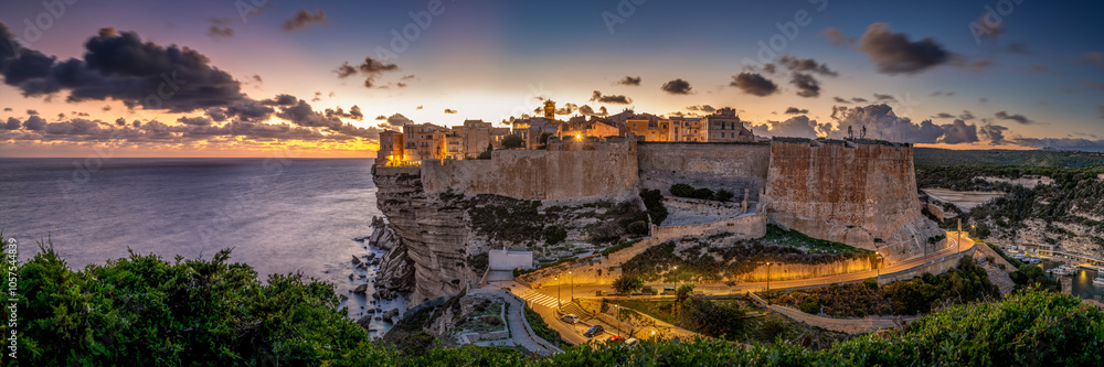 Obraz premium Panorama der Stadt Bonifacio auf Korsika