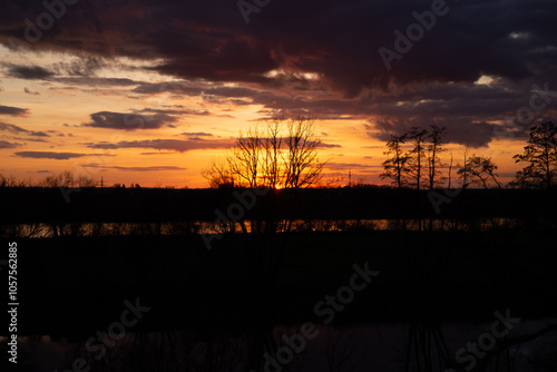 Sonnenuntergang über der niederbayerischen Donau