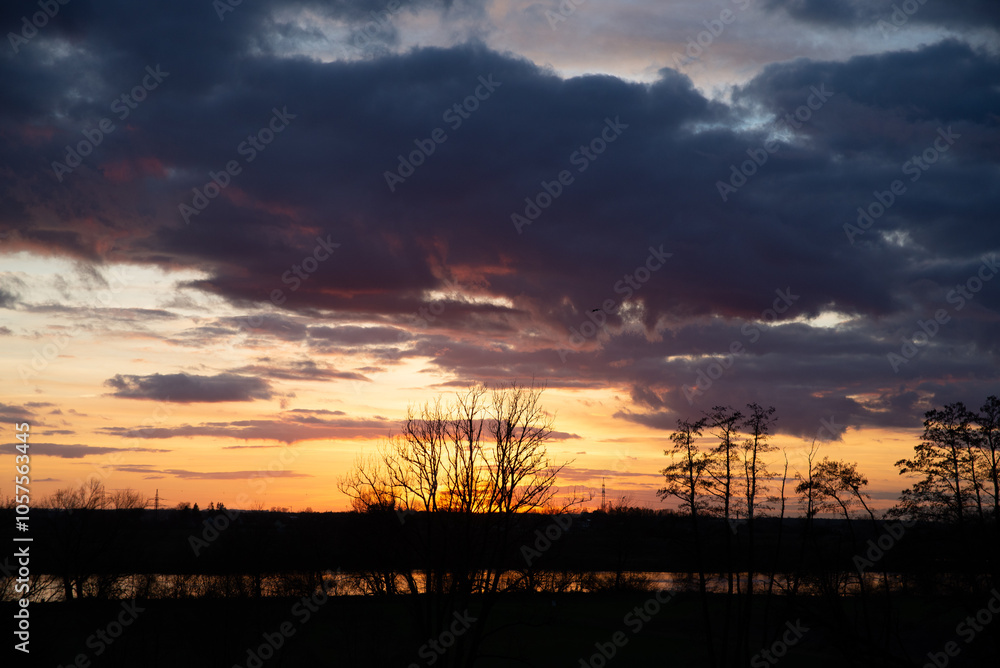 Fototapeta premium Sonnenuntergang über der niederbayerischen Donau