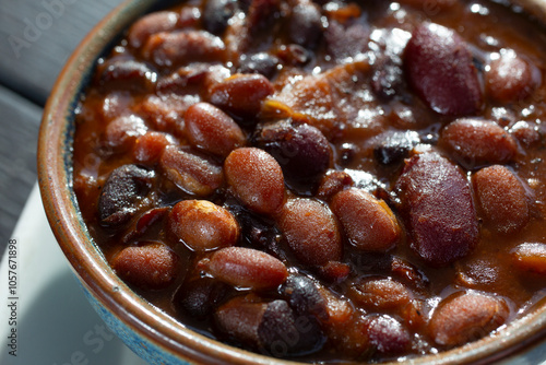 Tableau sur toile A closeup view of a small dish of baked beans.