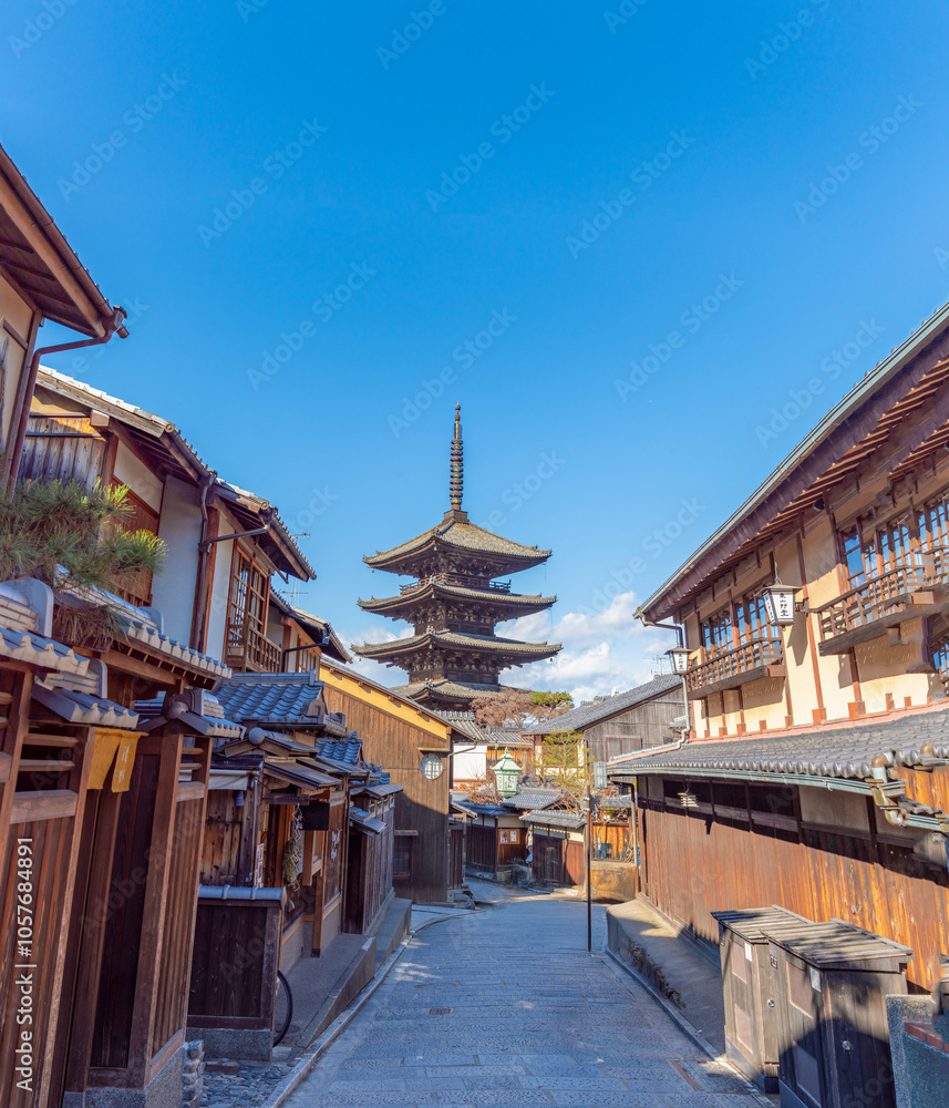 Obraz premium Gion,The district was built to accommodate the needs of travellers and visitors to the shrine.It eventually evolved to become one of the most exclusive and well-known geisha districts in all of Japan