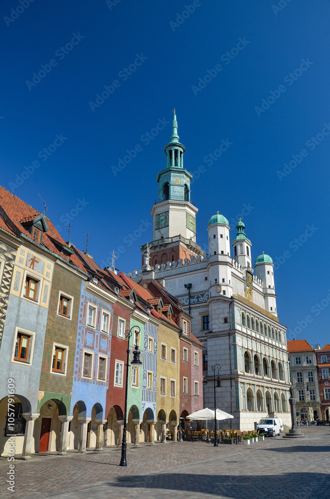 Obraz premium colorful tenement houses on the market square in Poznan
