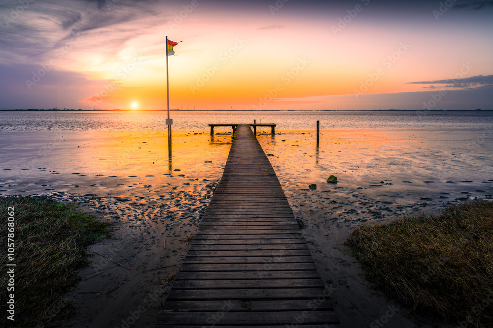 Fototapeta premium Sonnenuntergang in Dangast am Jadebusen