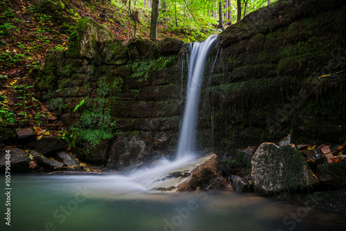 Fototapeta Naklejka Na Ścianę i Meble -  Small waterfall