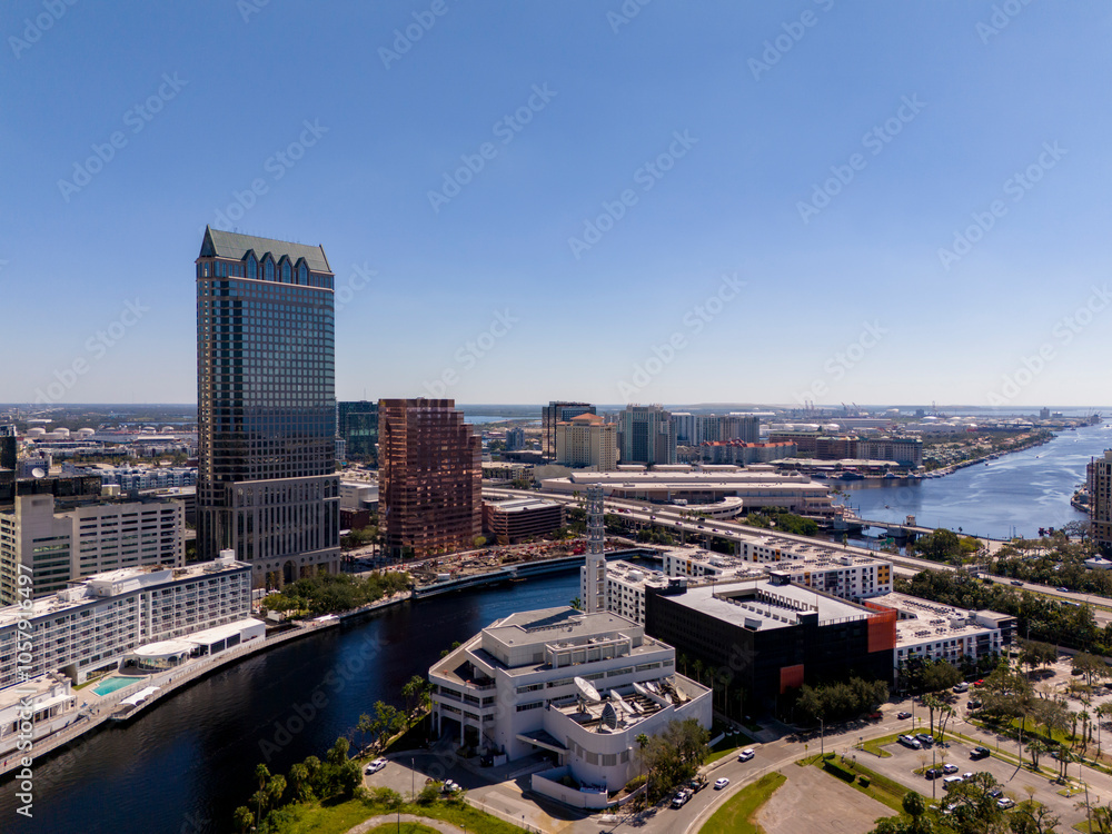 Fototapeta premium Stock phjoto Downtown Tampa on Hillsborough River 2024