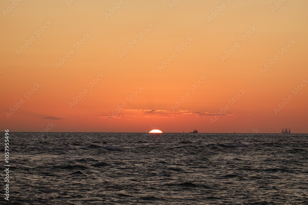 Obraz premium sunset in the sea