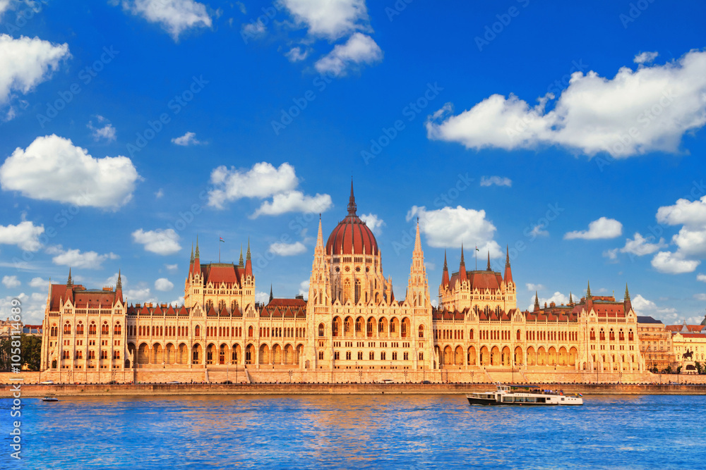 Obraz premium City landscape - view of the Hungarian Parliament Building in the historical center of Budapest on the bank of the Danube river, Hungary