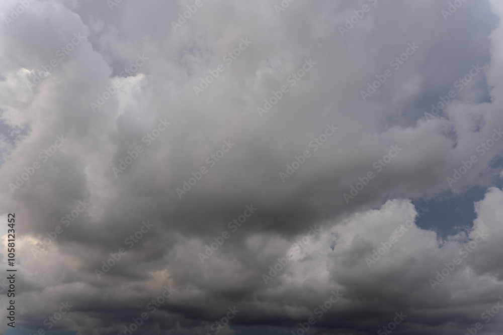 Atmósfera de Tormenta con Nubes Cargadas de Lluvia Atmósfera de Tormenta con Nubes Cargadas de Lluvia