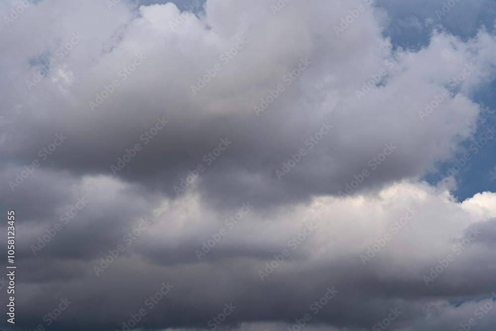 Fototapeta premium Formación de Nubes de Tormenta en el Horizonte: Clima Dramático
