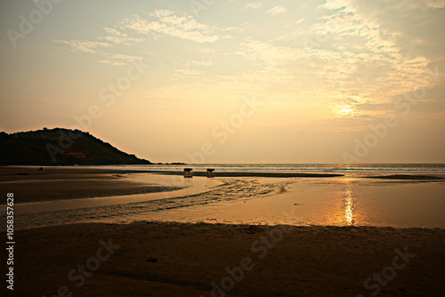 Obraz na płótnie Sunset Escape at Gokarna Beach w salonie