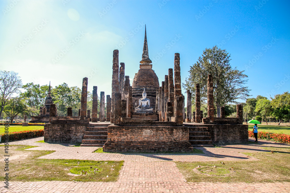 Naklejka premium Sukhothai Historical Park is a world heritage site, showing the masterpieces of early Thai architecture, the magnificent beauty of art and the architecture of the past glory, showing the wisdom.