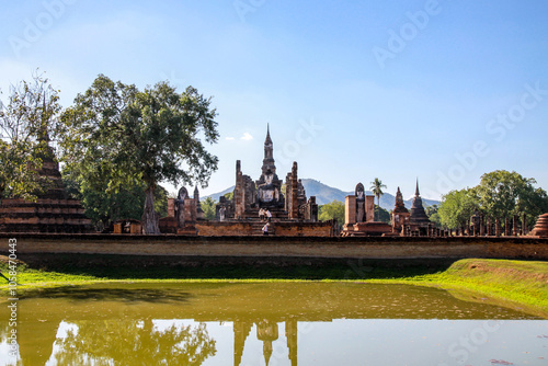 Sukhothai Historical Park is a world heritage site, showing the masterpieces of early Thai architecture, the magnificent beauty of art and the architecture of the past glory, showing the wisdom.