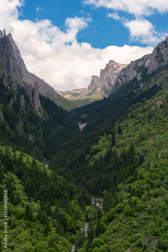 Obraz premium Inside the mountains