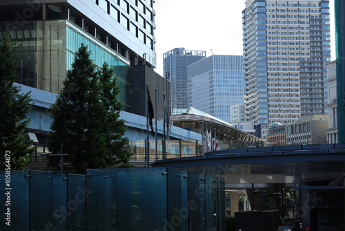 東京都港区汐留に立ち並ぶ高層オフィスビル街 photo