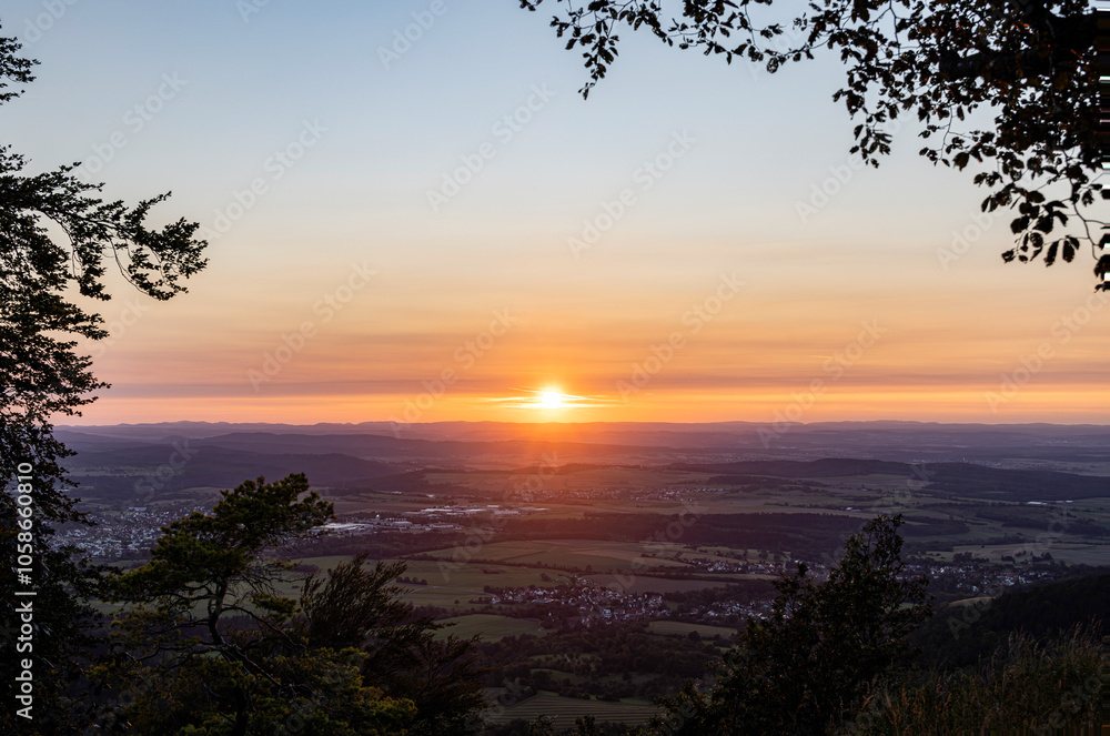 Fototapeta premium Blick vom Zellerhorn zur Burg Hohenzollern beim Sonnenuntergang im Zollernalb Kreis auf der Schwäbischen Alb