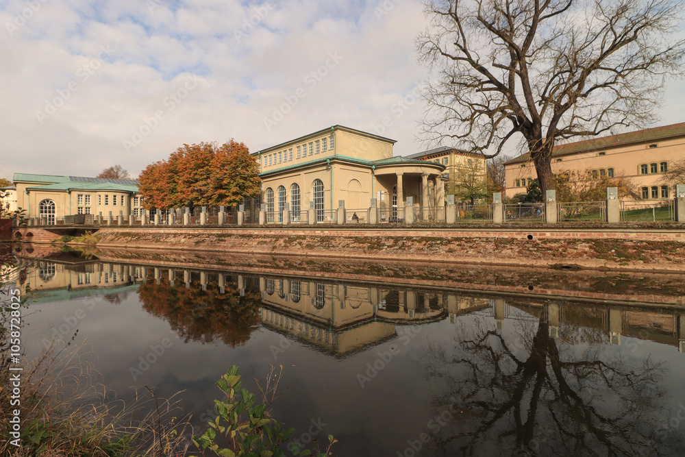 Herbtliches Bad Kissingen; Fränkische Saale an der Brunnen-und Wandelhalle Herbtliches Bad Kissingen; Fränkische Saale an der Brunnen-und Wandelhalle