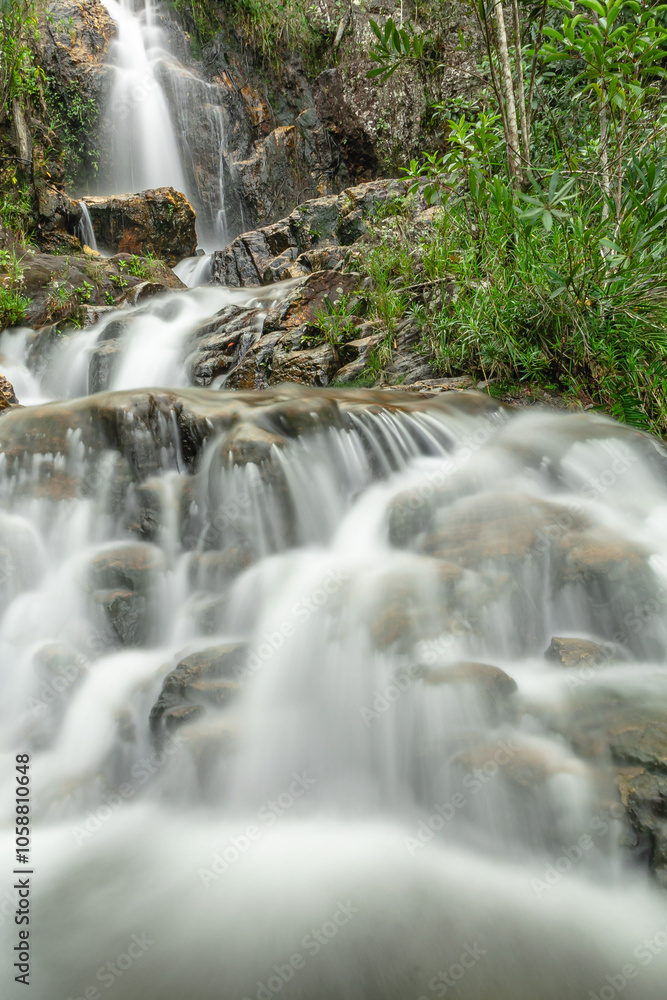 Obraz premium cachoeira na cidade de Alto Paraiso de Goiás, região da Chapada dos Veadeiros, Estado de Goiás, Brasil