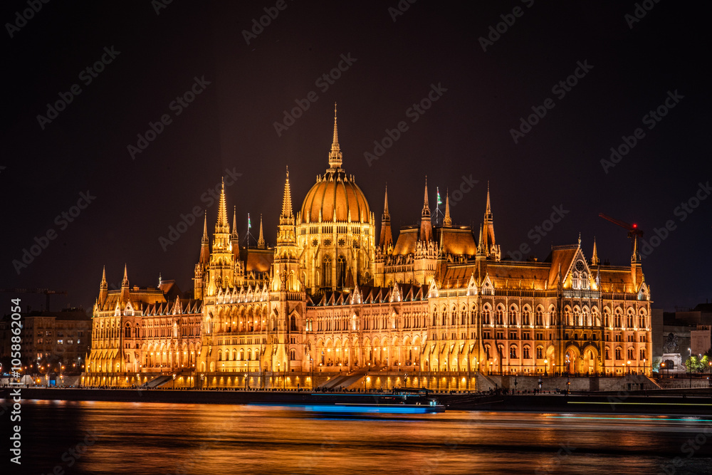 Obraz premium Budapest, Hungary, night in the city