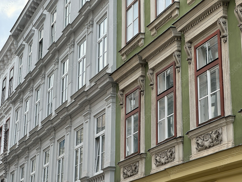 Sanierte Altbausfassaden im Karmeliterviertel im 2. Bezirk von Wien, Österreich