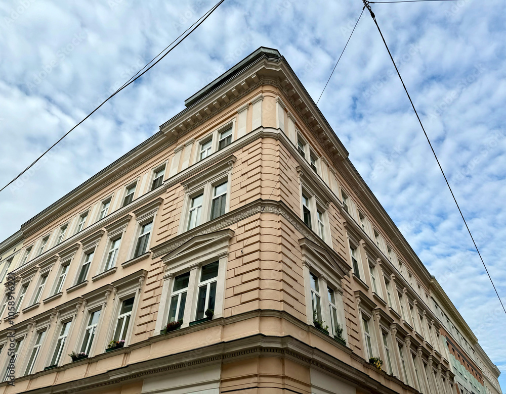 Sanierte Altbausfassaden im Karmeliterviertel im 2. Bezirk von Wien, Österreich