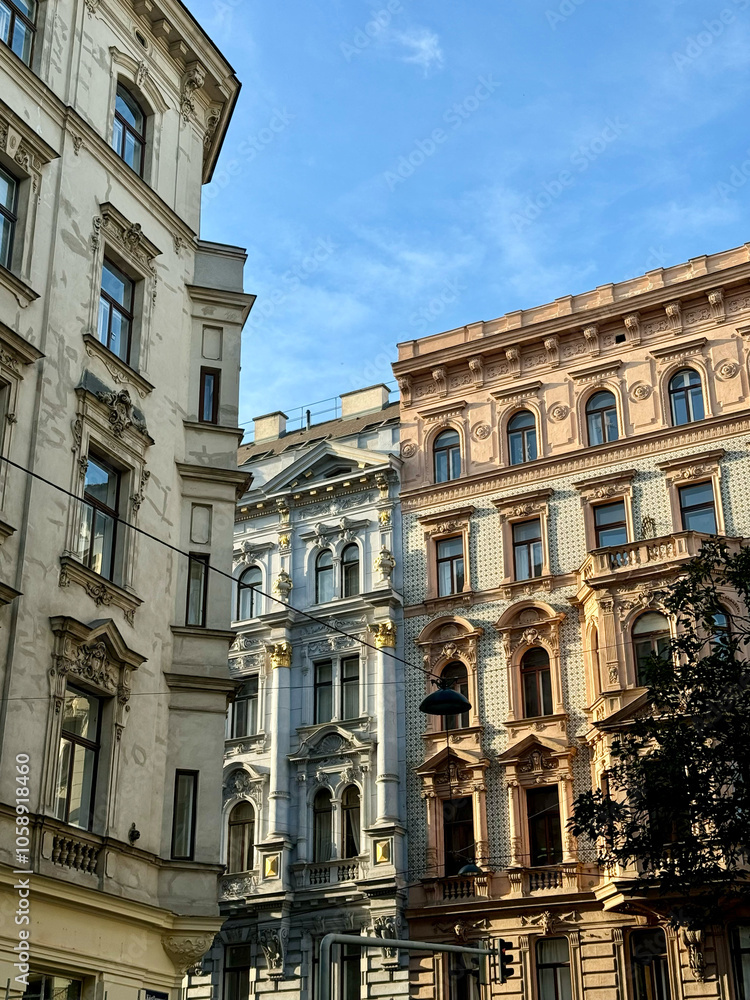 Prachtvolle Altbaufassaden in Mariahilf im 6. Bezirk von Wien, Österreich