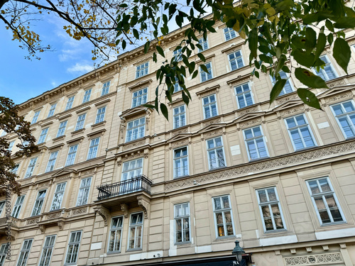 Obraz na płótnie Prachtvolle Altbaufassaden am Ring im 1. Bezirk von Wien, Österreich w salonie