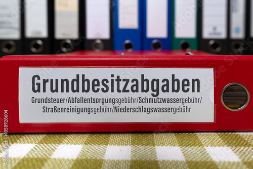 Ordner mit Beschriftung: Grundbesitzabgaben photo