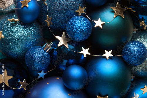 Obraz na płótnie Background with blue Christmas balls and golden stars. Close-up of a pile of blue Christmas balls, different sizes, shades and textures. Flat lay w salonie