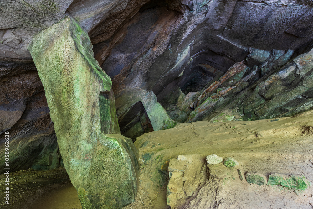 Caglieron caves