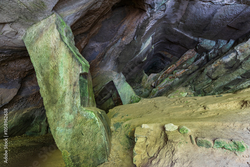 Obraz na płótnie Caglieron caves w salonie