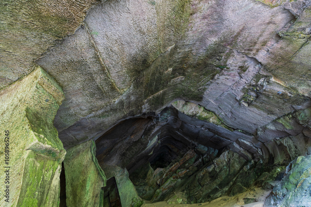 Caglieron caves