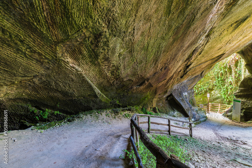 Obraz na płótnie Caglieron caves w salonie