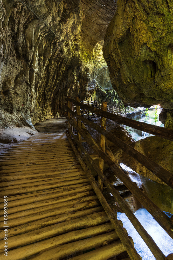 Caglieron caves