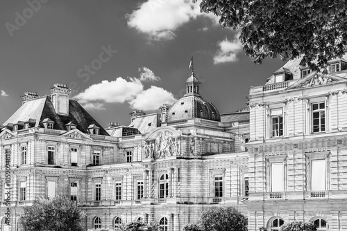 Εκτύπωση καμβά Paria, France: Luxembourg Palace built by Queen Marie de Medici, now home to the