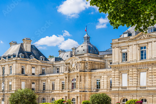 Εκτύπωση καμβά Paria, France: Luxembourg Palace built by Queen Marie de Medici, now home to the