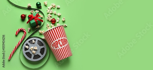 Bucket of popcorn, film ree...