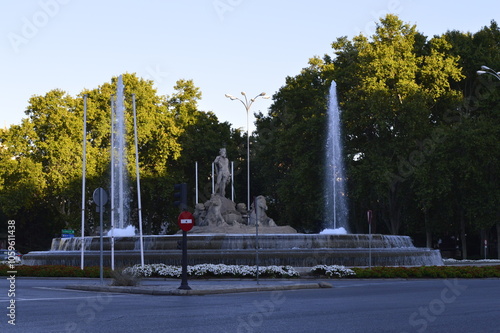 Fonte de Neptuno na cidade de Madrid photo