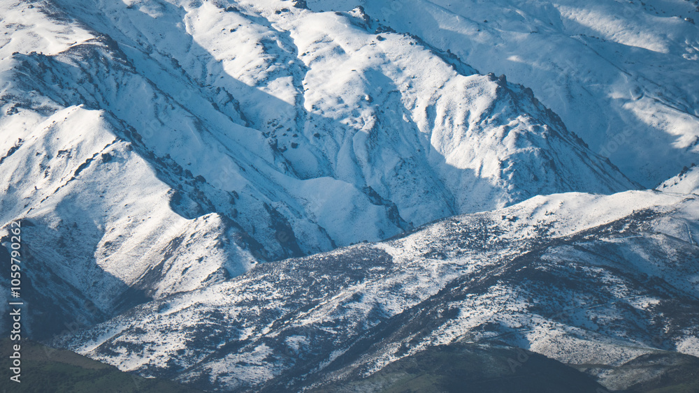 Fototapeta premium Snow covered mountains close up in Alexandra new Zealand iconic scenery