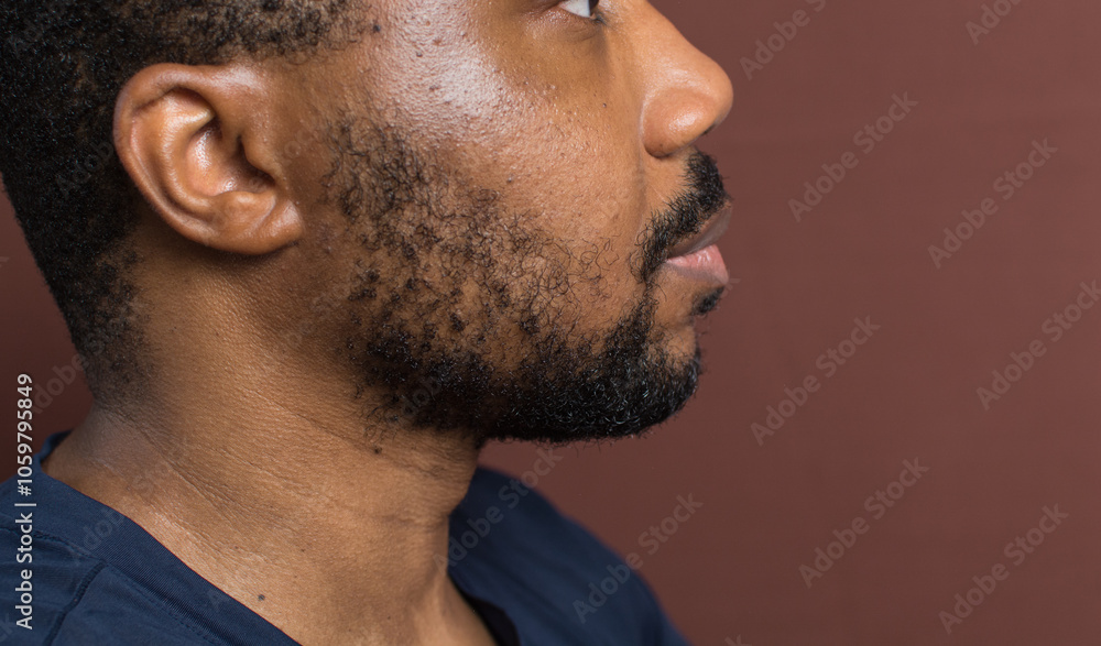 Obraz premium Brown skin man with even skin and a full beard and moustache, Round faced light skin man with facial hair