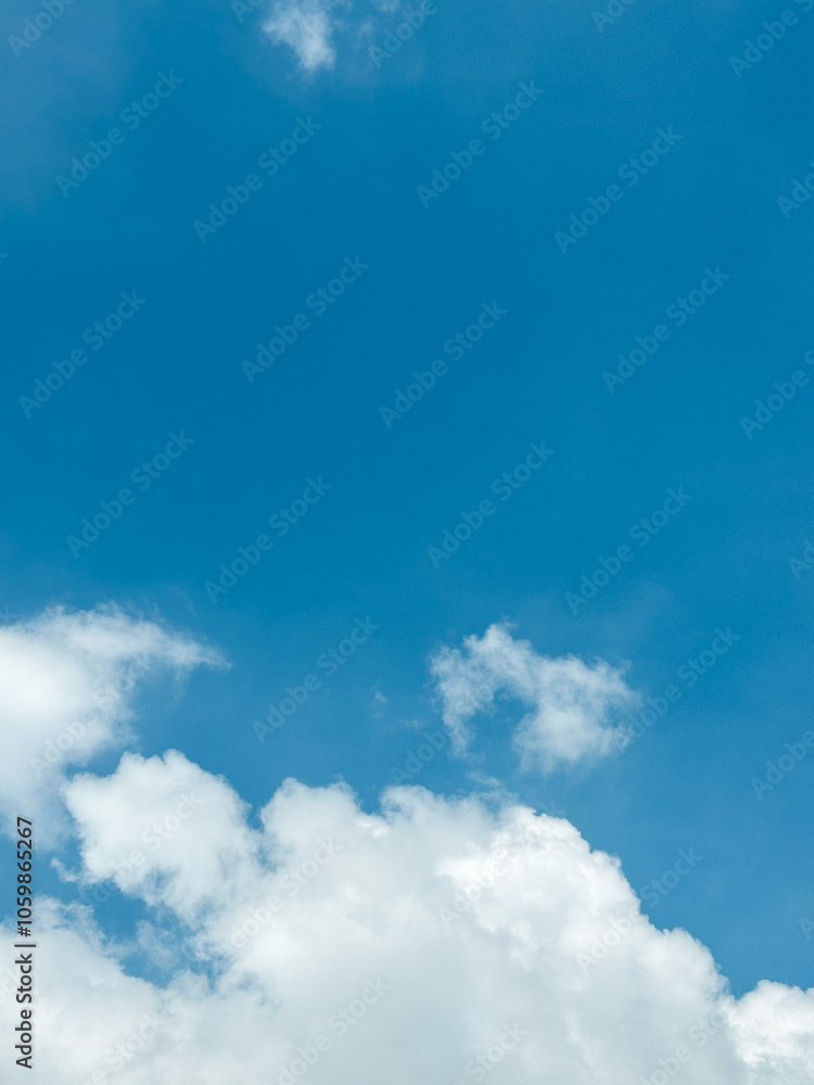 Obraz premium Beautiful blue sky background with clouds