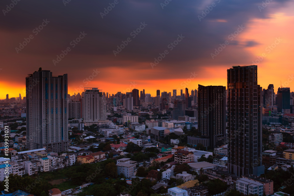 Fototapeta premium Bangkok cityscape with downtown city centre and modern skyscrapers in sunset.