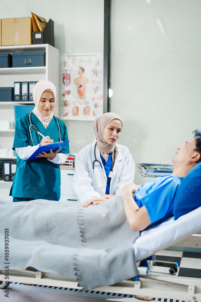 Obraz premium Two Muslim female doctors check the medical history and symptoms of a male patient lying in bed after surgery at the hospital, monitoring his recovery and health status