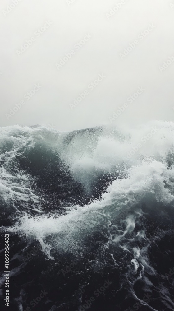 Obraz premium Ocean Wave in the Mist.