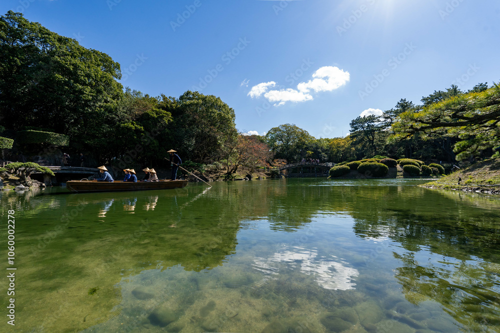 Obraz premium 秋空の栗林公園